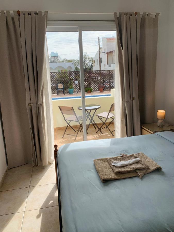Peaceful Apartment With Double Bed - Oak Breeze Paphos Exteriör bild