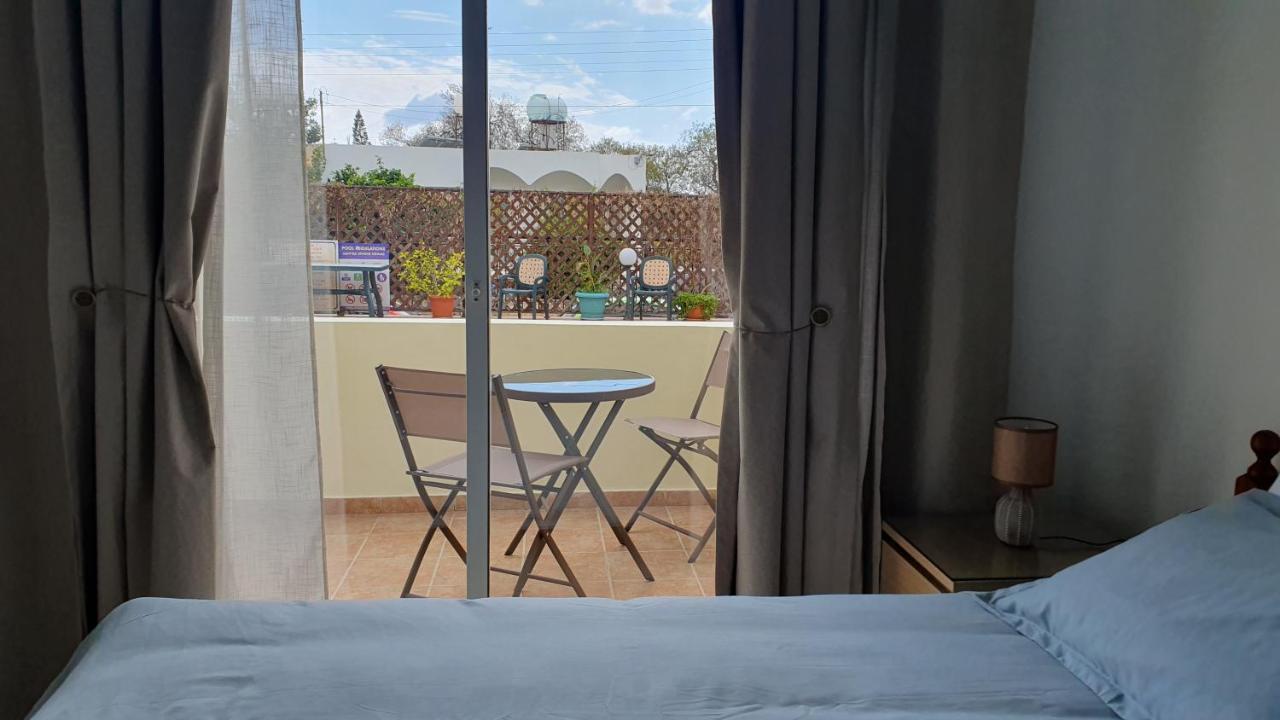 Peaceful Apartment With Double Bed - Oak Breeze Paphos Exteriör bild