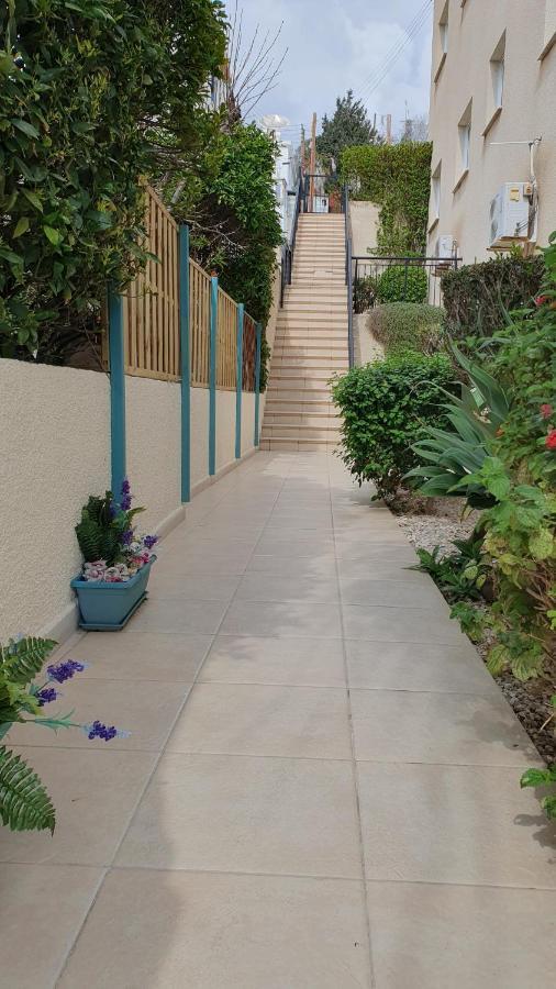 Peaceful Apartment With Double Bed - Oak Breeze Paphos Exteriör bild
