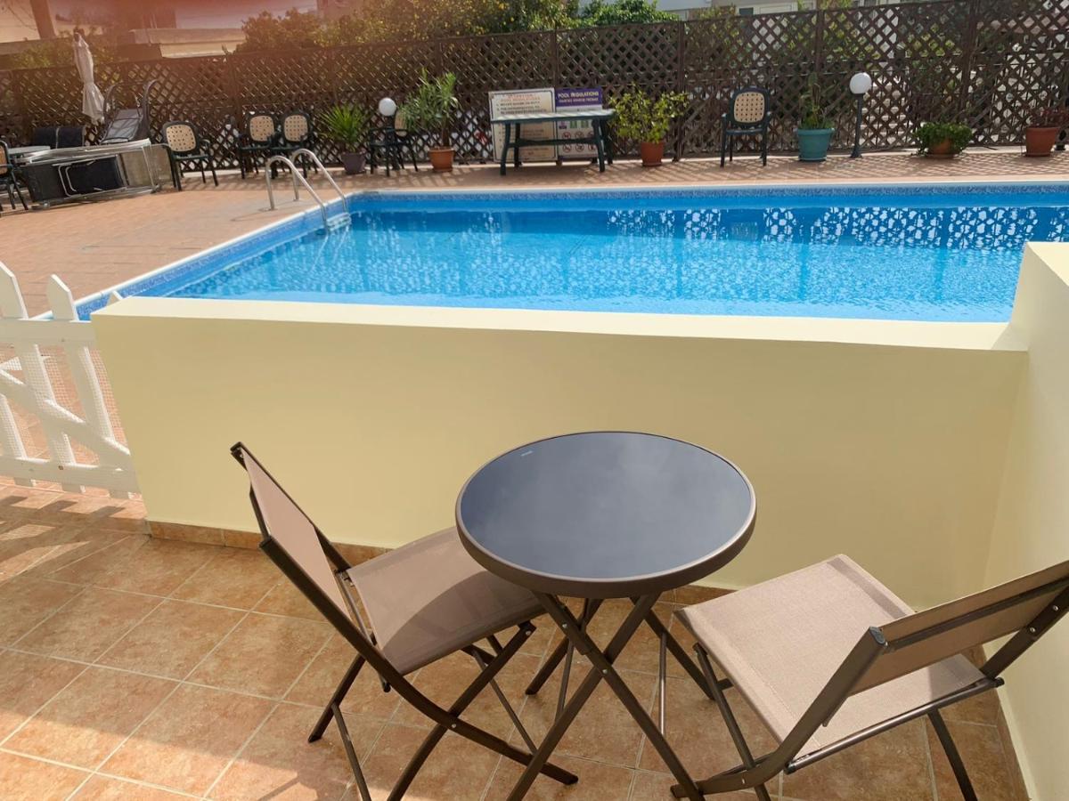 Peaceful Apartment With Double Bed - Oak Breeze Paphos Exteriör bild