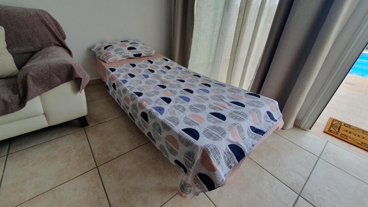 Peaceful Apartment With Double Bed - Oak Breeze Paphos Exteriör bild
