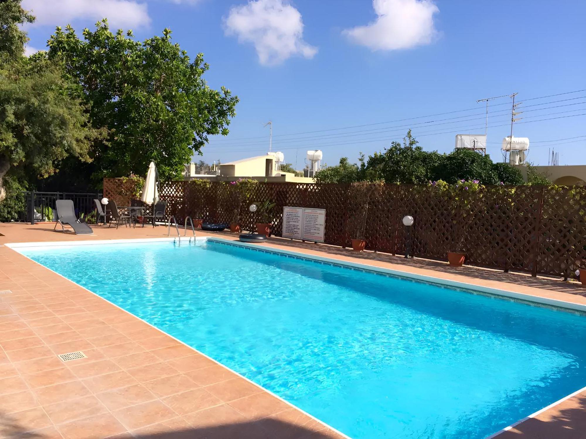 Peaceful Apartment With Double Bed - Oak Breeze Paphos Exteriör bild